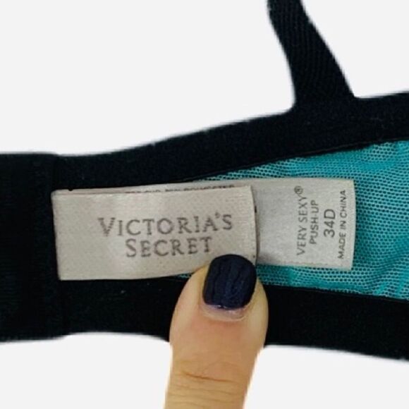 Victoria’s Secret Blue Cheetah Lace Bra - Picture 4 of 4